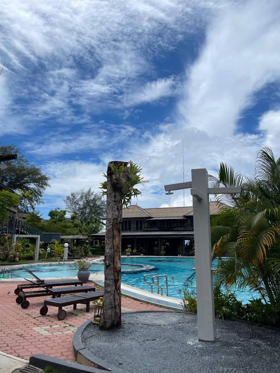 Beach Resort - Arwana Perhentian Besar Kampung Kuala Besut Kültér fotó